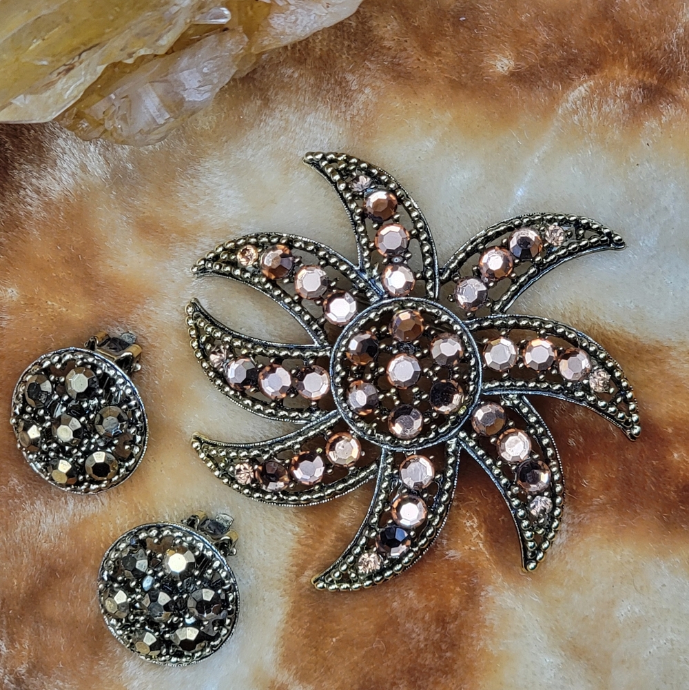 Vintage Signed Weiss Brown Rhinestone Sunburst Brooch & Earrings Demi Parure Set